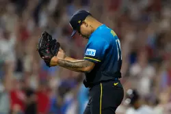 Phillies manager Rob Thompson gives up number to new closer Jhoan Duran